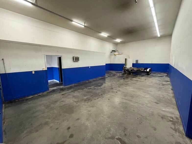 More Photos Of 211 Montgomery Ave, Newark Light Distribution For Lease