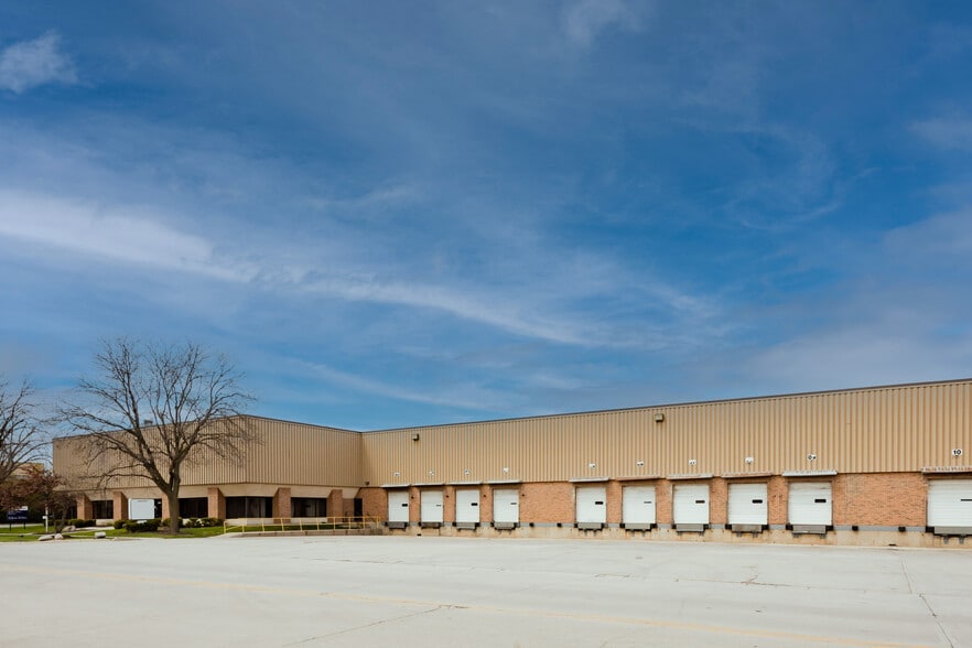 More Photos Of 2440 Pratt Blvd, Elk Grove Village Distribution For Lease