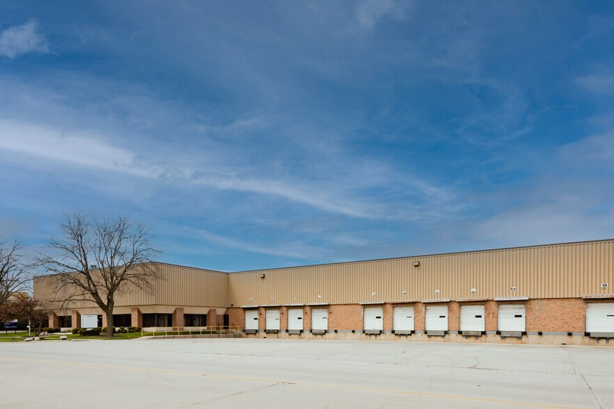 More Photos Of 2440 Pratt Blvd, Elk Grove Village Distribution For Lease