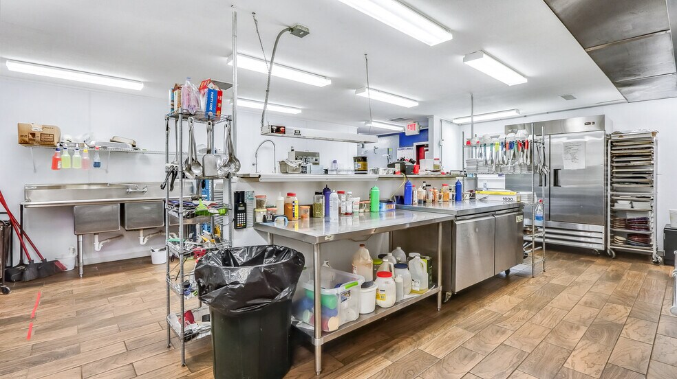 More Photos Of 1114 N Bluebird Rd, Eagle River Bar For Sale