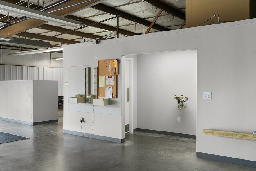More Photos Of 205 Industrial Pike, Whitwell Manufacturing For Sale