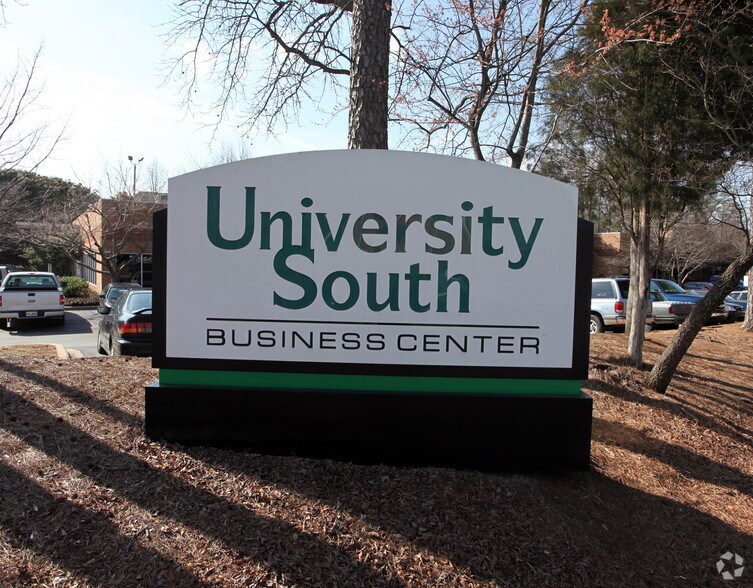 More Photos Of 5104 Reagan Dr, Charlotte Light Distribution For Lease