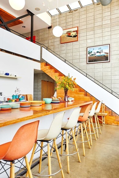 More Photos Of 1432-1434 Abbot Kinney Blvd, Venice Storefront Retail Office For Lease