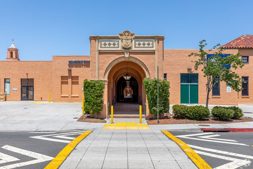 More Photos Of 2820 Historic Decatur Rd, San Diego Unknown For Lease