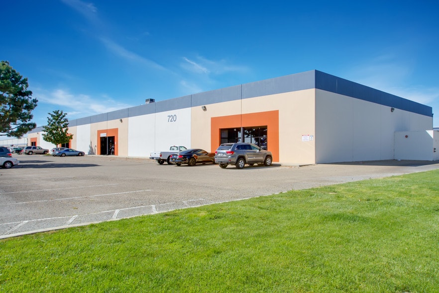 More Photos Of 2998 S Angus Ave, Fresno Service For Lease