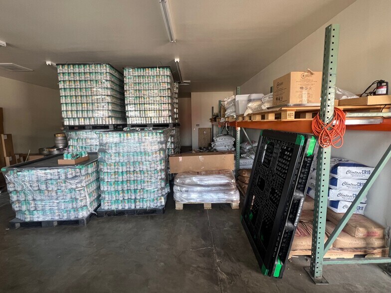 More Photos Of 2600 NE Division St, Bend Storefront Retail Office For Lease