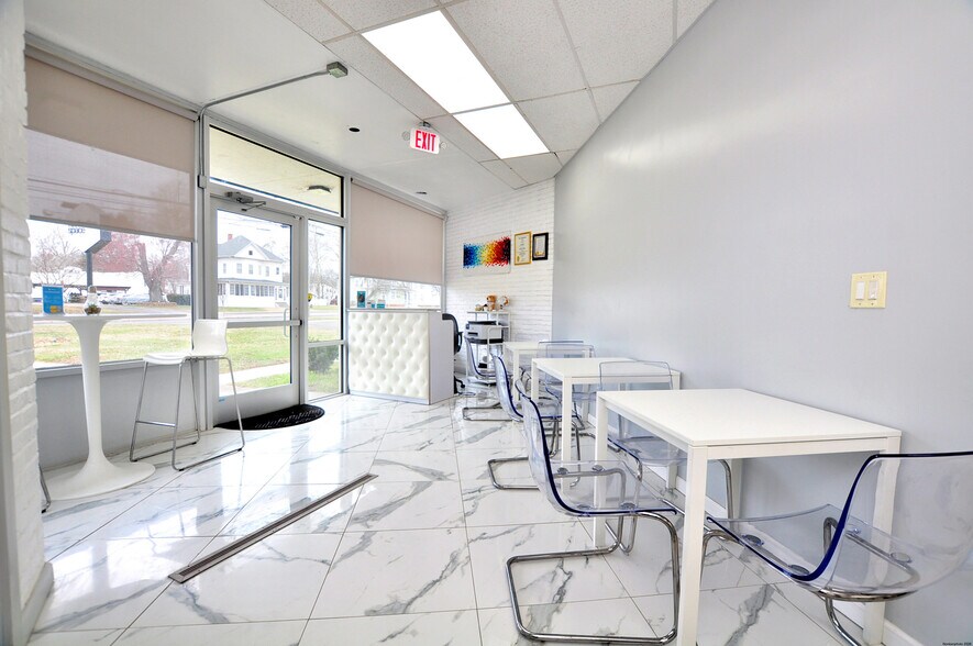 More Photos Of 258 Windsor Ave, Windsor Freestanding For Sale