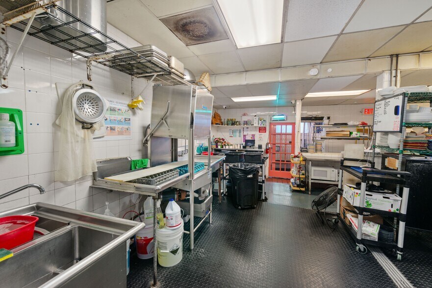 More Photos Of 816 Duval St, Key West Restaurant For Sale