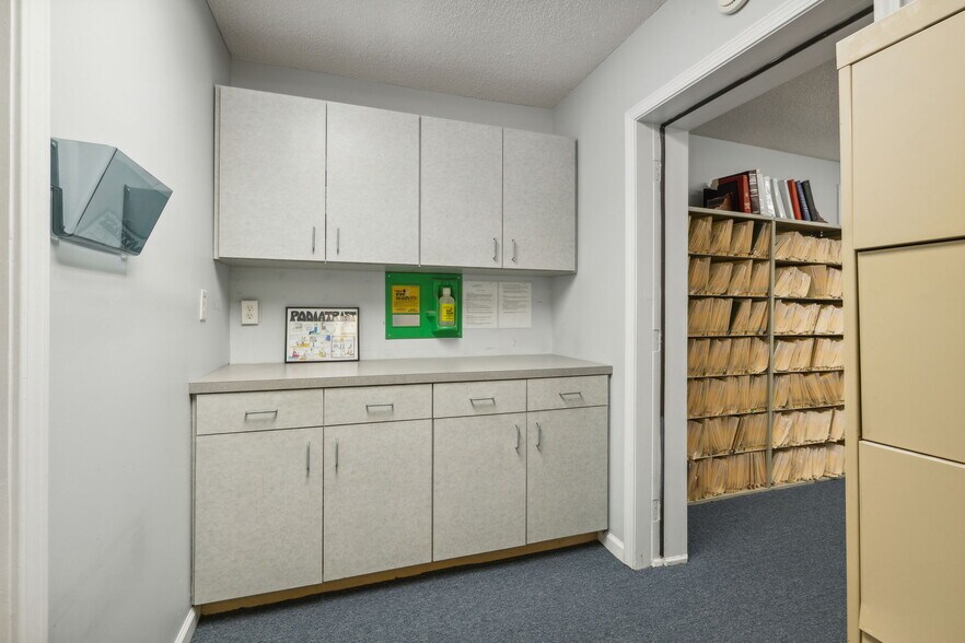 More Photos Of 2762 Dunn Ave, Jacksonville Office For Sale