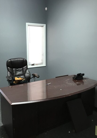 More Photos Of 55 N County Line Rd, Jackson Office For Lease