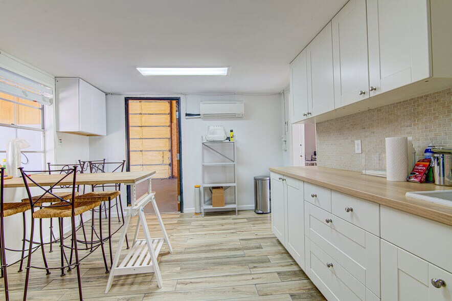 More Photos Of 5206 Beacon Dr, Austin Warehouse For Lease