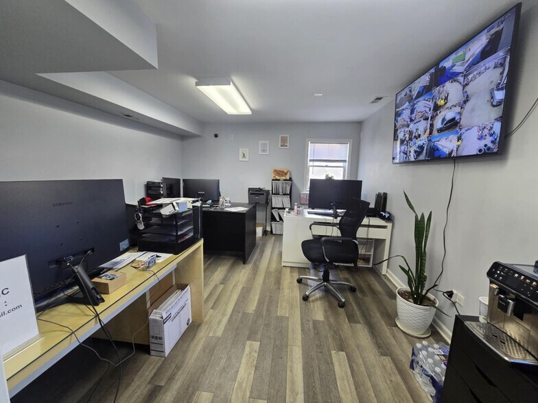 More Photos Of 16600 Crawford Ave, Country Club Hills Warehouse For Lease