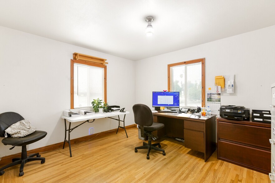 More Photos Of 635 Veile Ave, Beaumont Office For Sale