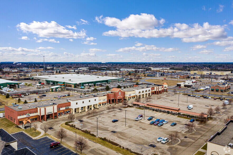 More Photos Of 3012-3066 Village Park Dr, Plover Freestanding For Lease