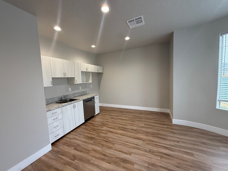 More Photos Of 1921 E Overland Rd, Meridian Office For Lease