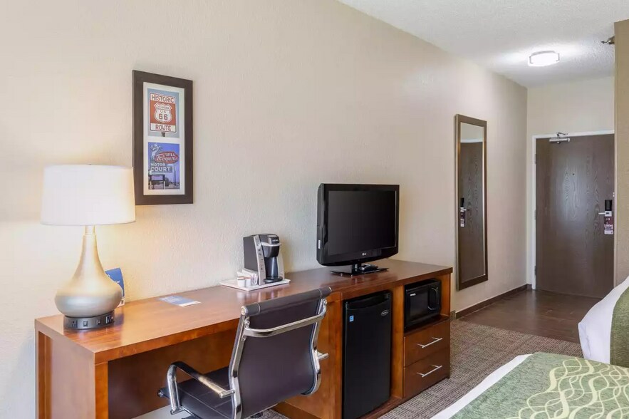 More Photos Of 9010 E 71st St, Tulsa Hotel For Sale