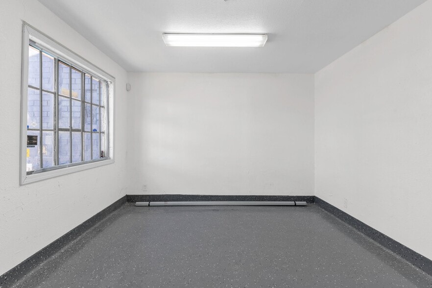 More Photos Of 21602-21612 Western Blvd, Hayward Service For Lease