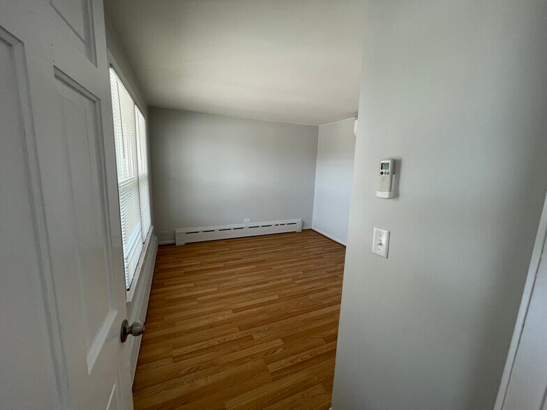 More Photos Of 215 N Waukegan Rd, Lake Bluff Convenience Store For Sale