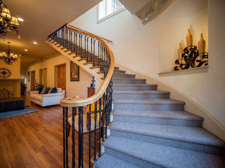 More Photos Of 7121 Magnolia Ave, Riverside Office For Sale