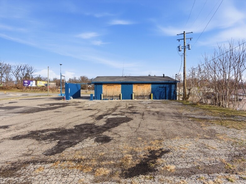 More Photos Of 684 Auburn Ave, Pontiac Auto Repair For Sale