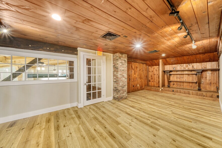 More Photos Of 207-209 Main St, New London Freestanding For Sale