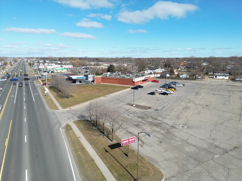 More Photos Of 34800 Groesbeck Hwy, Clinton Township Freestanding For Lease