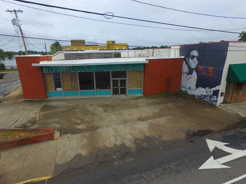 More Photos Of 100 S Water St, Elizabeth City General Retail For Sale