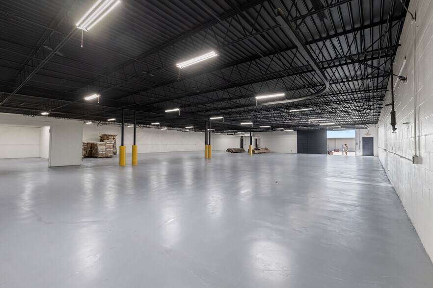 More Photos Of 4200-4202 Wiley Post Rd, Addison Warehouse For Sale