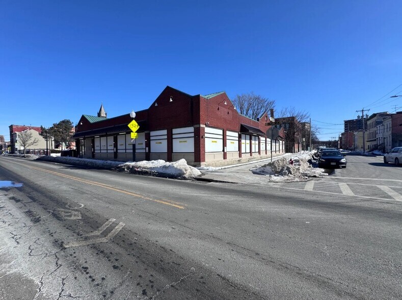 Primary Photo Of 310 S Pearl St, Albany Drugstore For Lease