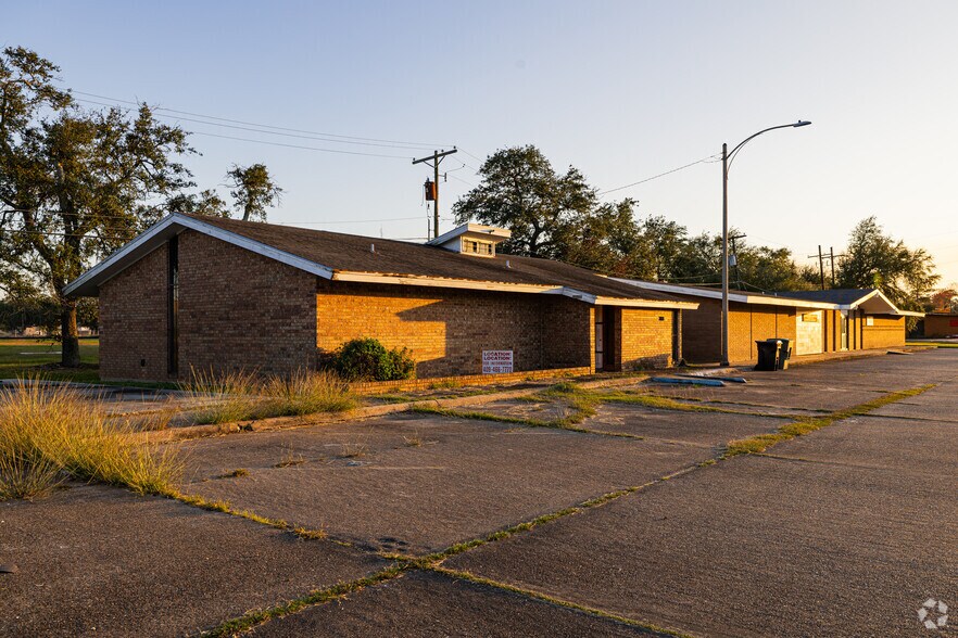 Primary Photo Of 3640 Professional Dr, Port Arthur Office For Lease
