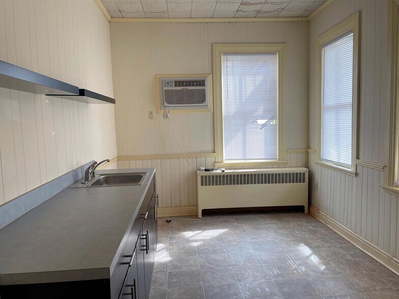 More Photos Of 135 S Duke St, York Office Residential For Lease