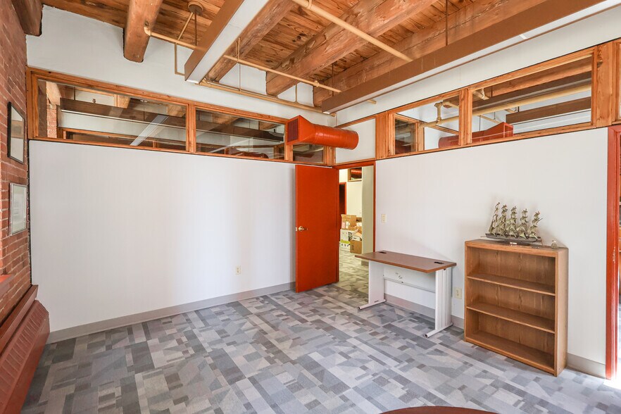 More Photos Of 425 1st Ave, Pittsburgh Medical For Lease