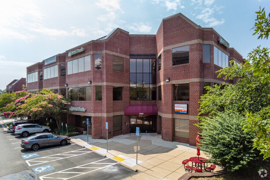 More Photos Of 1960 Gallows Rd, Vienna Office For Sale