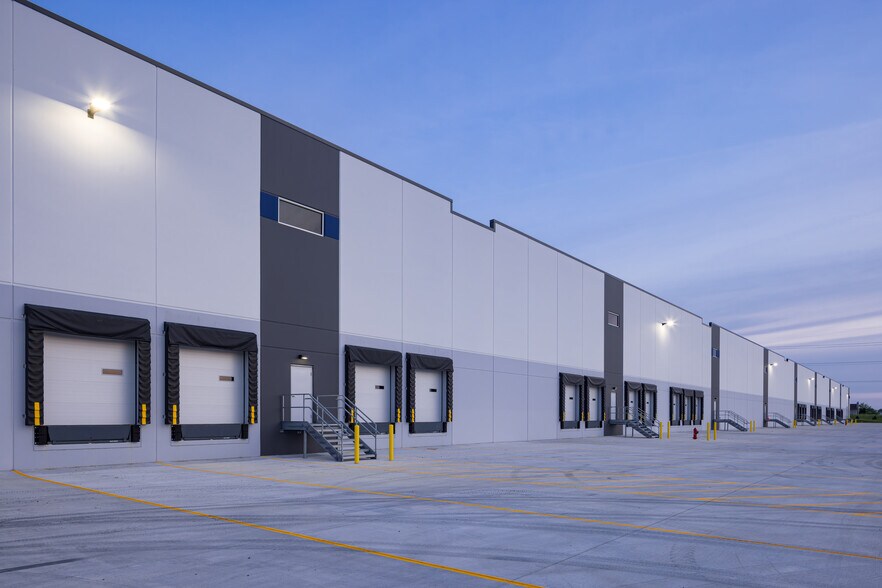 More Photos Of 8719 Mississippi St, Merrillville Distribution For Lease