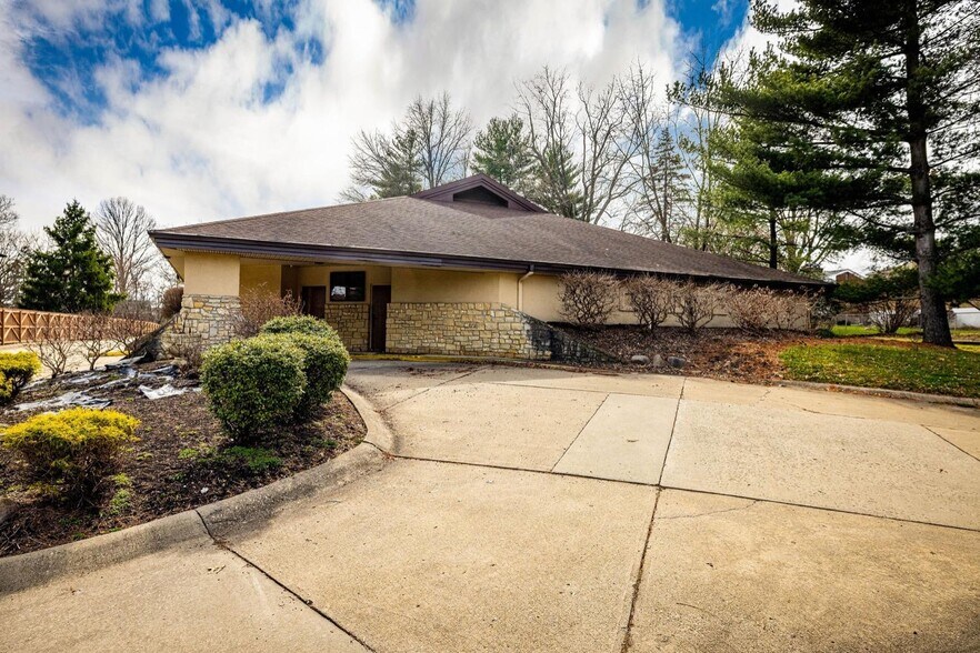 Primary Photo Of 5629 Bridgetown Rd, Cincinnati Flex For Sale