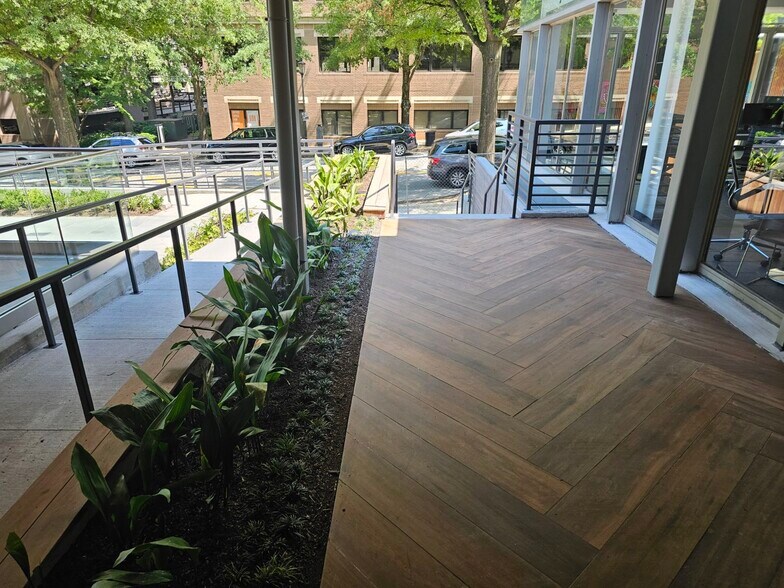 More Photos Of 1 W Court Sq, Decatur Office For Lease