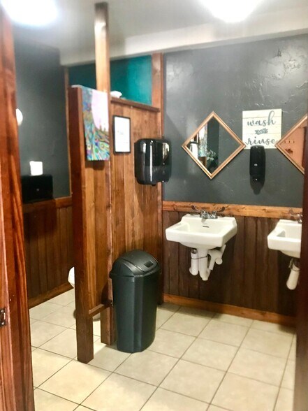 More Photos Of 711 N Steele Ave, Cushing Restaurant For Sale