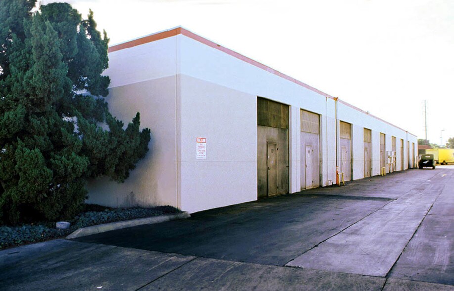 More Photos Of 801-833 W Crowther Ave, Placentia Light Manufacturing For Lease