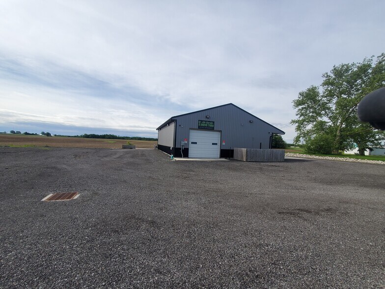 More Photos Of 1579 E Wyandot Ave, Upper Sandusky General Retail For Sale