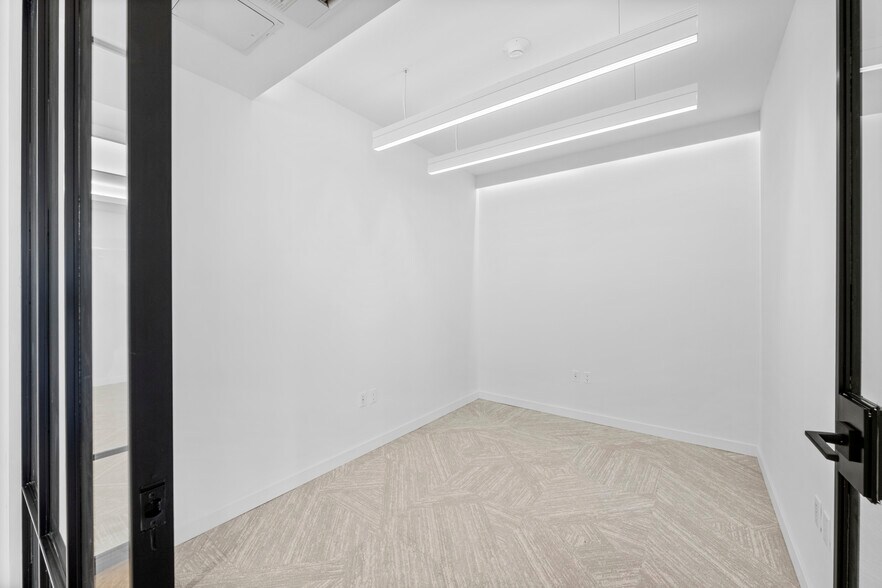 More Photos Of 11440 San Vicente Blvd, Los Angeles Office For Lease