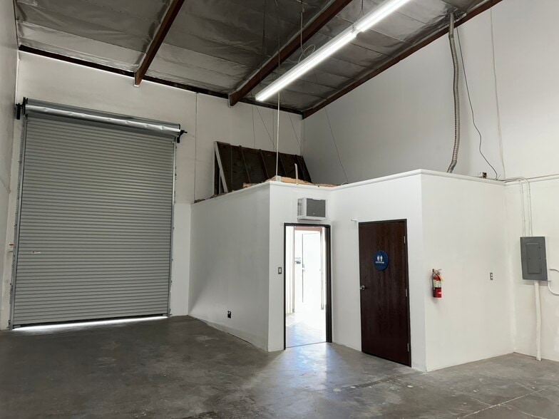 More Photos Of 1390 E Burnett St, Signal Hill Unknown For Lease