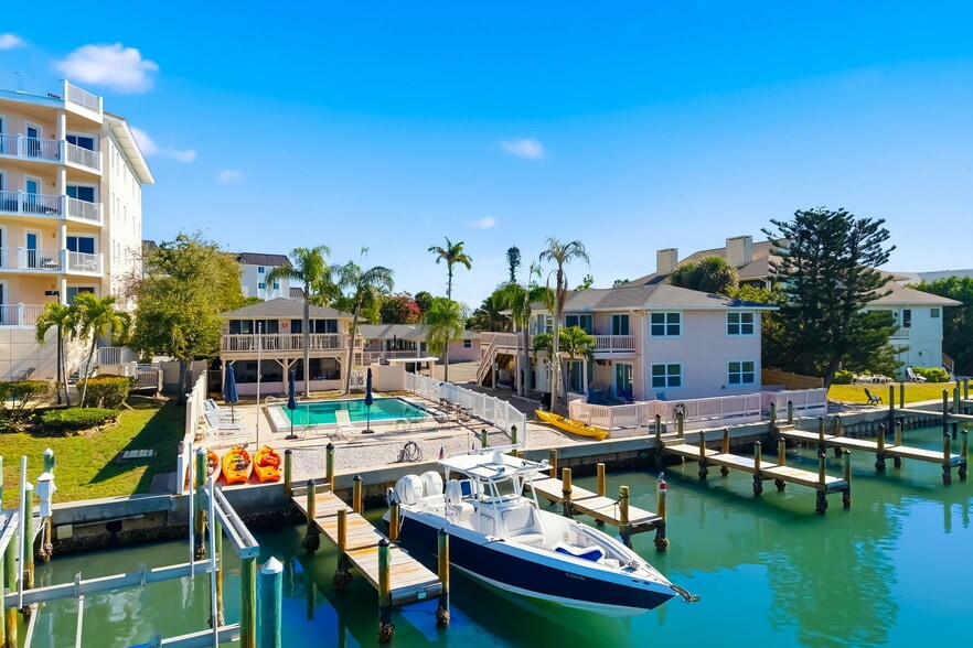 More Photos Of 9022 Midnight Pass Rd, Sarasota Apartments For Sale