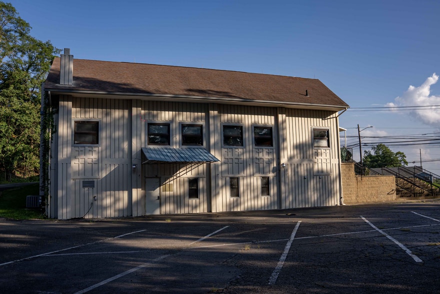 More Photos Of 157 Wadsworth Rd, Wadsworth Religious Facility For Lease