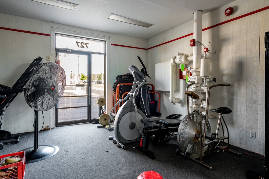 More Photos Of 727 1st Ave, Rockford Industrial For Sale