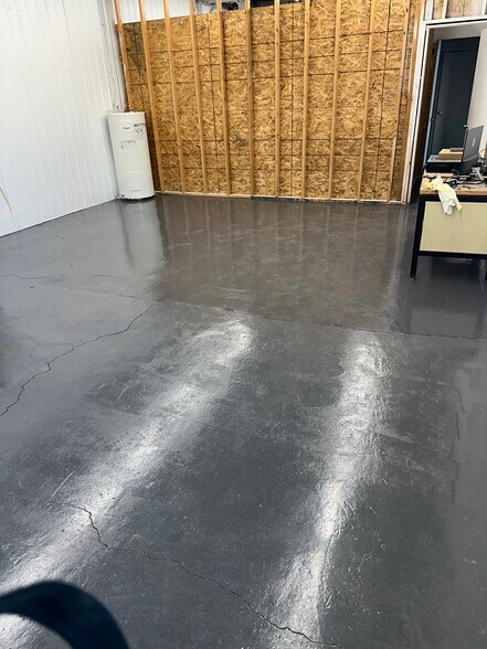 More Photos Of 368 Boul Croisetière N, Saint-jean-sur-richelieu Warehouse For Lease