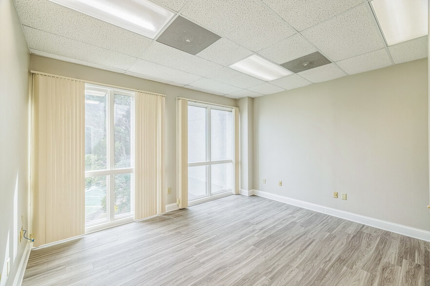 More Photos Of 3800 S Holden Rd, Greensboro Office For Sale