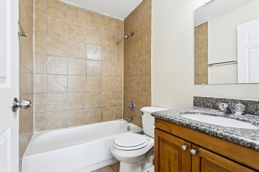 More Photos Of 3300 Garden Oaks Dr, New Orleans Apartments For Sale