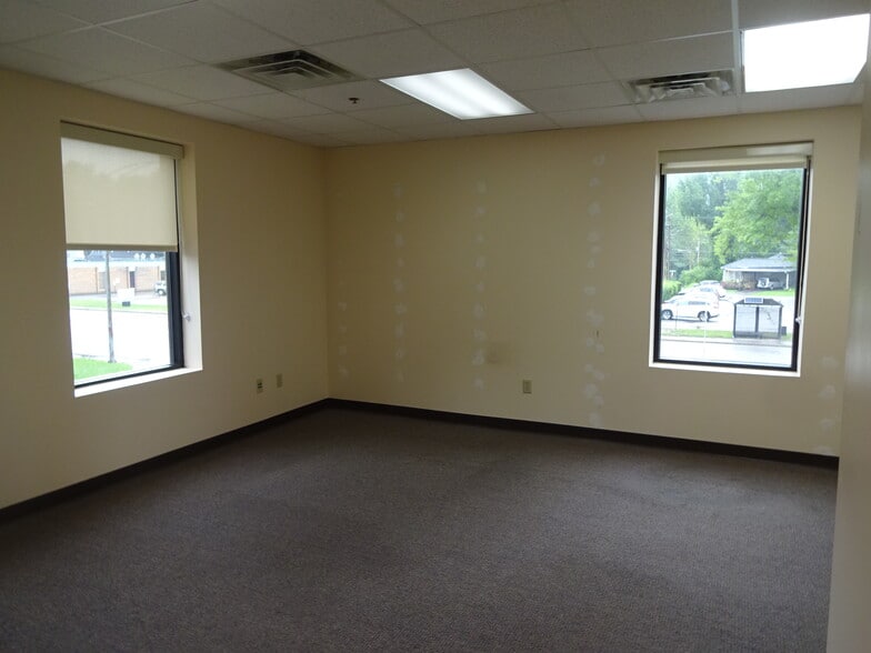 More Photos Of 4701 MacCorkle Ave SE, Charleston Medical For Sale