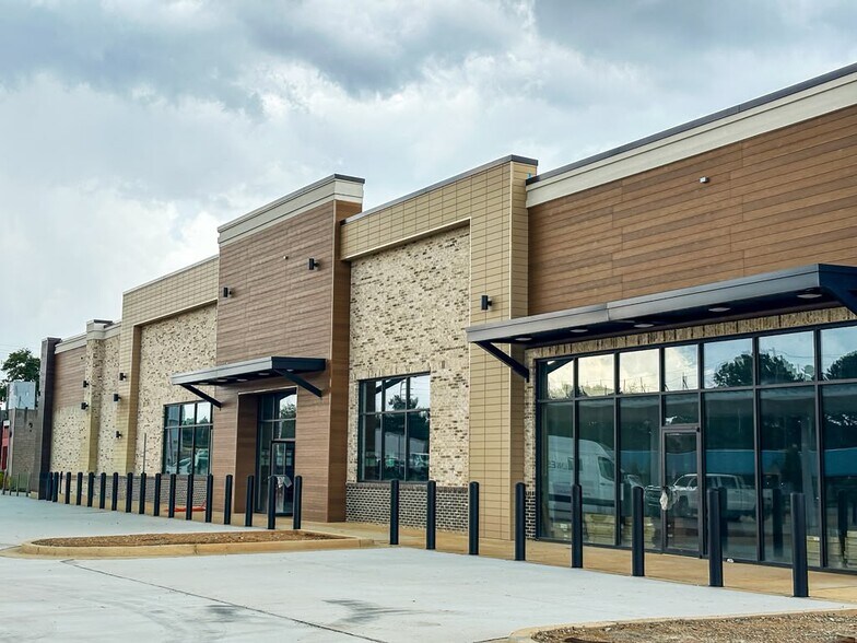 More Photos Of 811 S Marietta Pky SE, Marietta Service Station For Lease