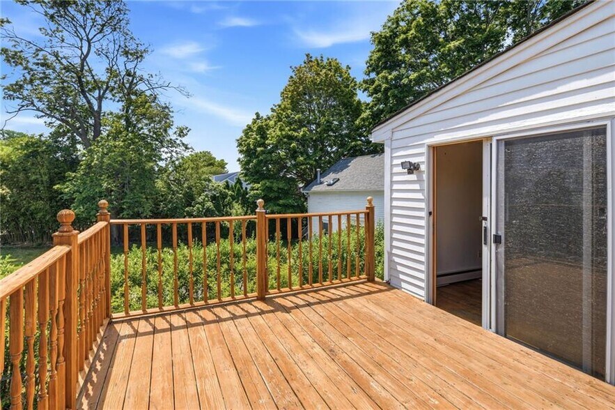 More Photos Of 400 Thames St, Bristol Multifamily For Sale